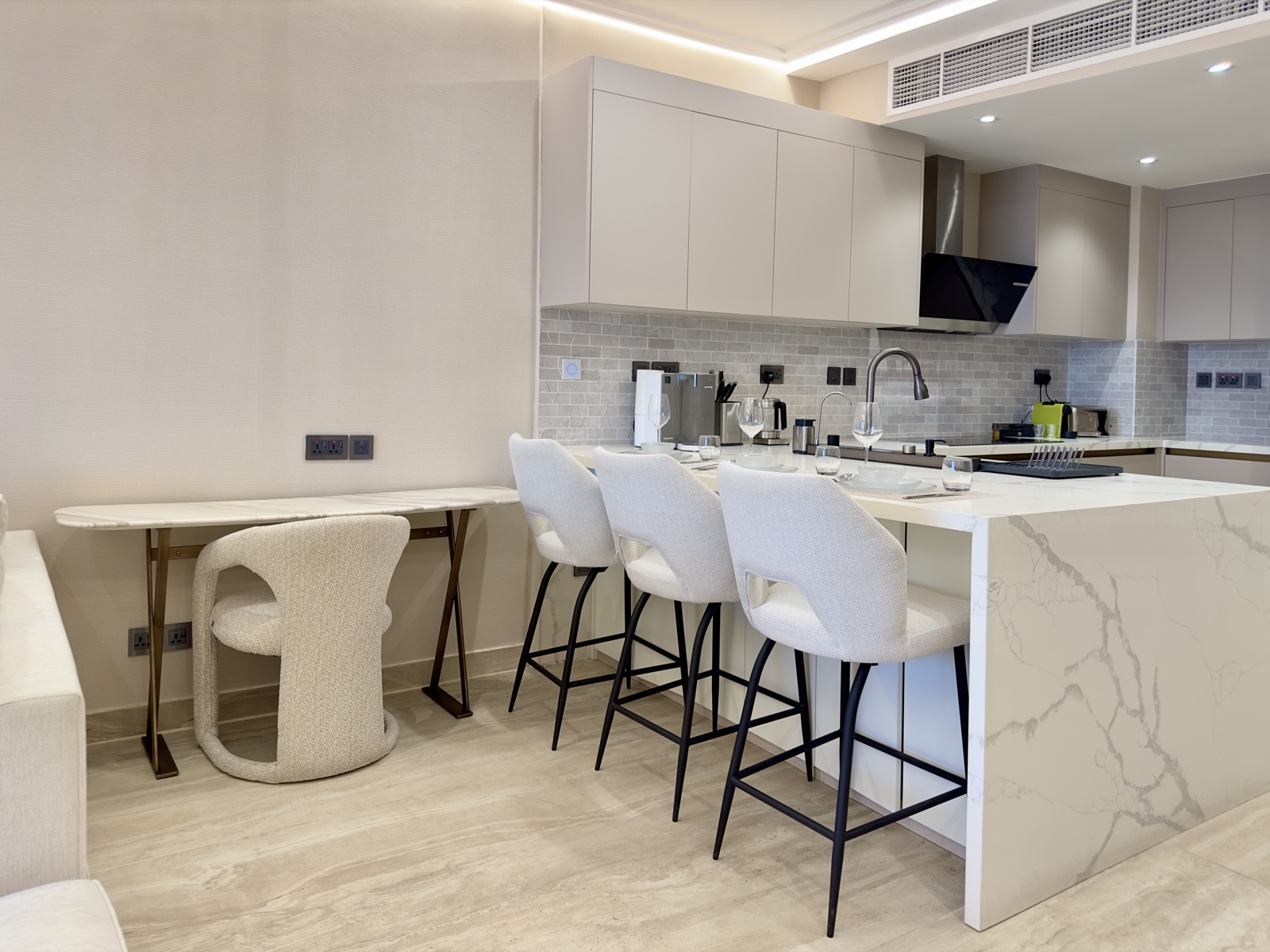 Luxury 1BR Palm View - 11