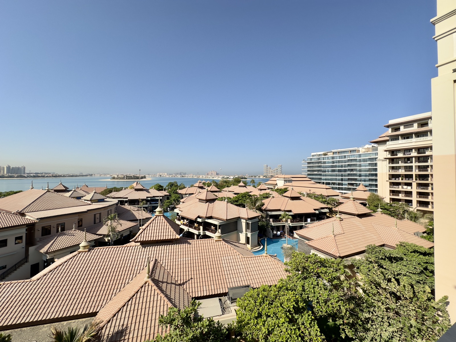 Luxury 1BR Palm View - 9