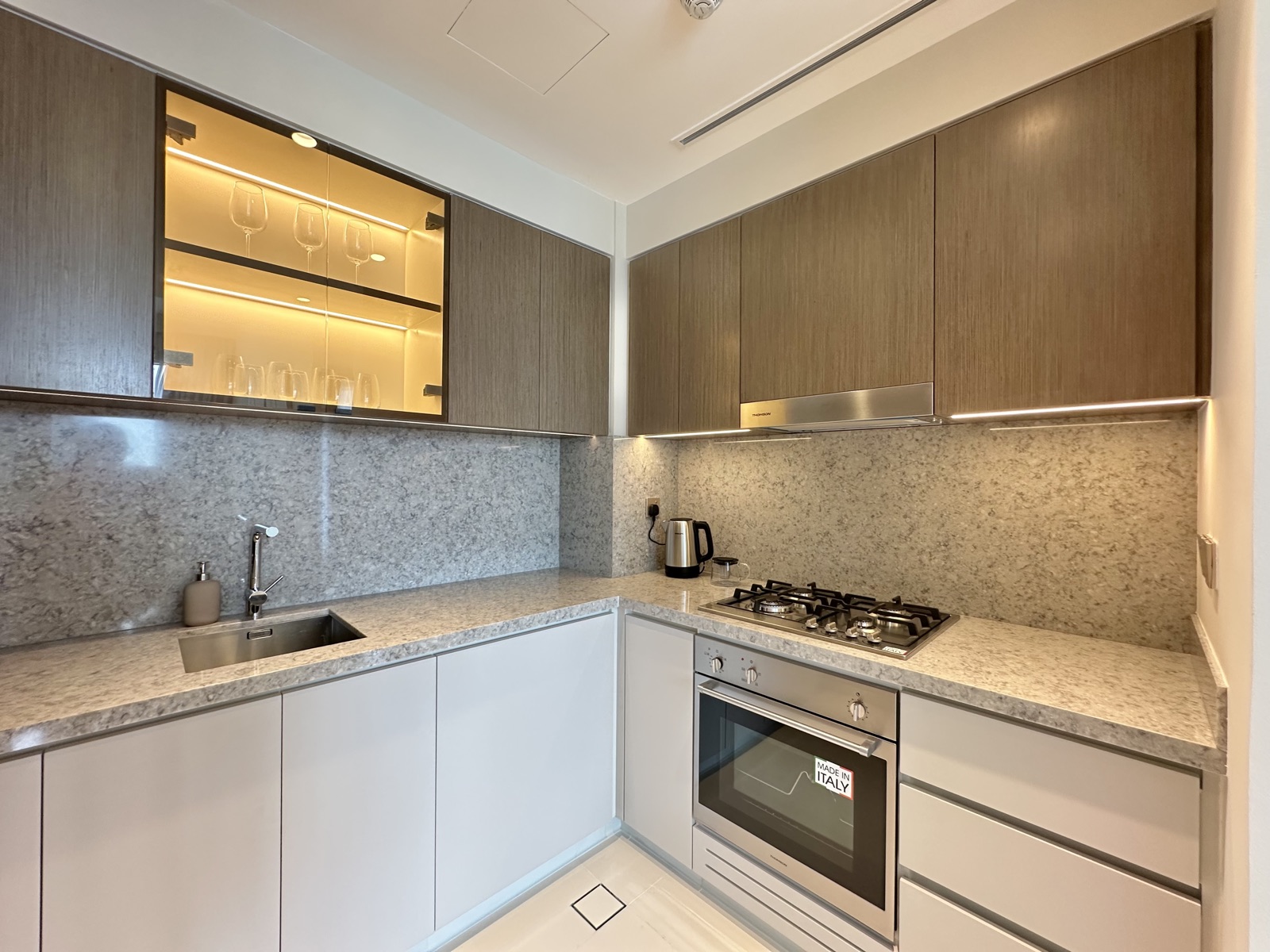 High Floor 1BR - 4