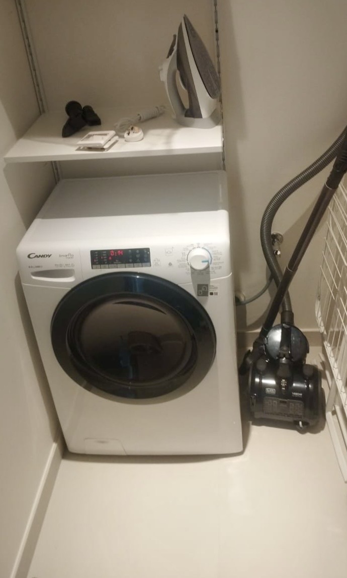 High Floor 1BR - 8