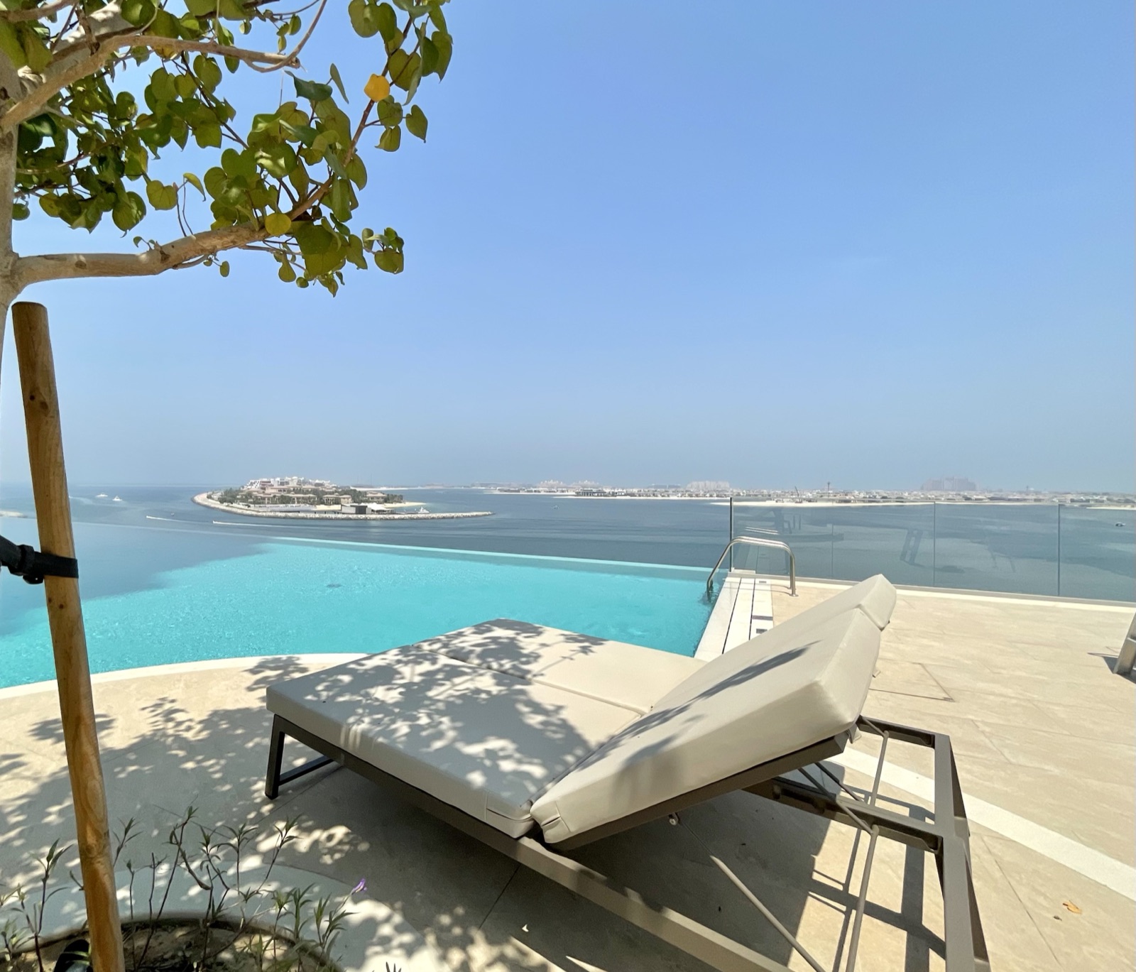Stylish 1BR With View - 11