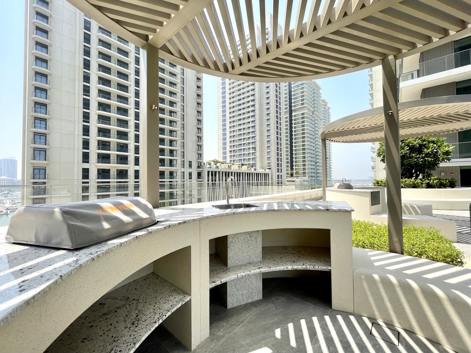 Stylish 1BR With View - 14