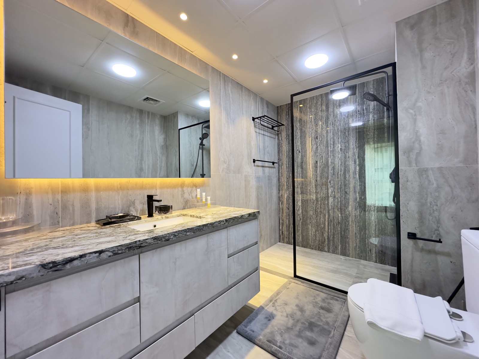 Stylish & Cozy 1BR - 15